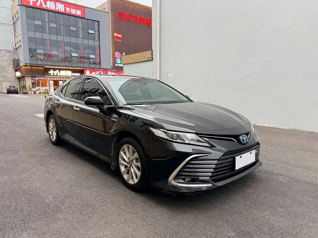 Toyota Camry — фото 5