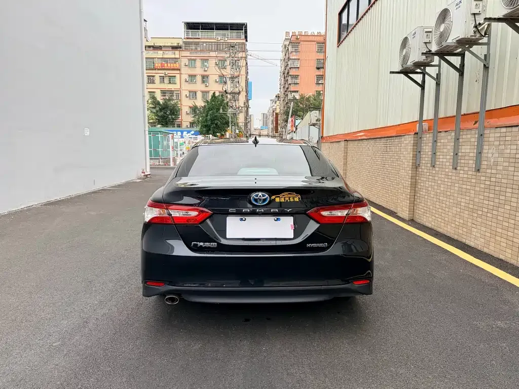 Toyota Camry — фото 8