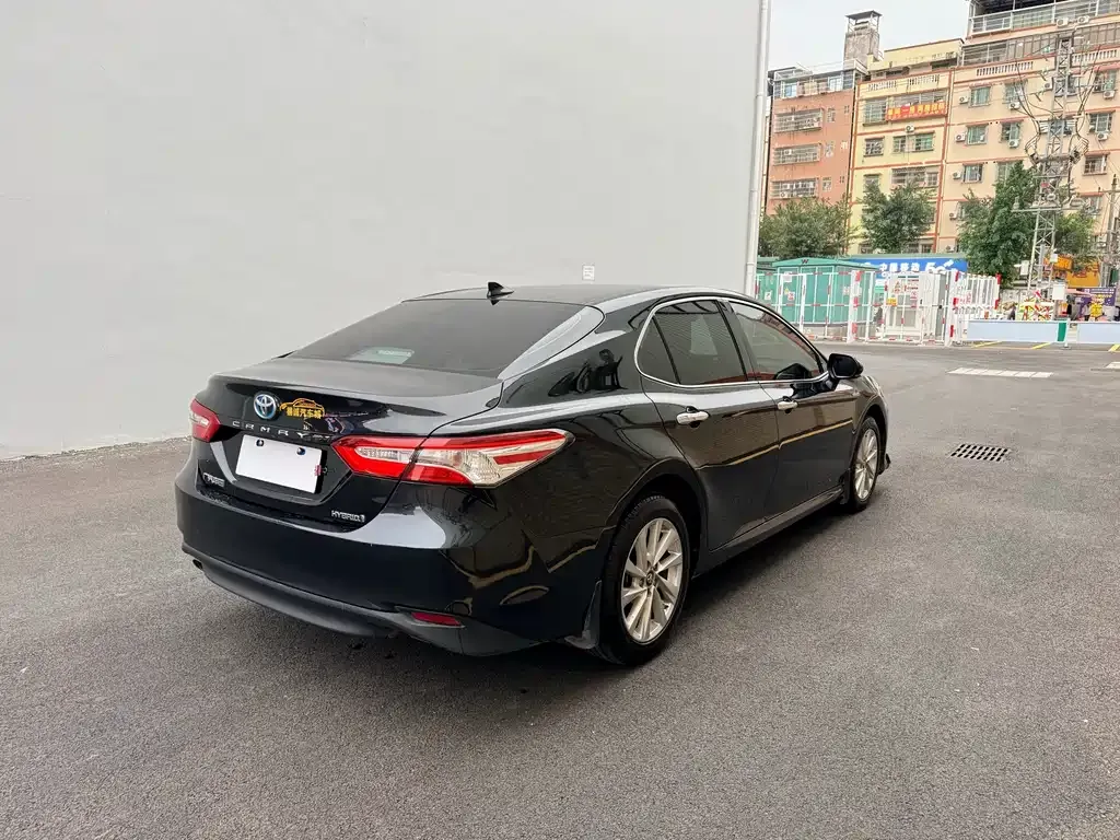 Toyota Camry — фото 9