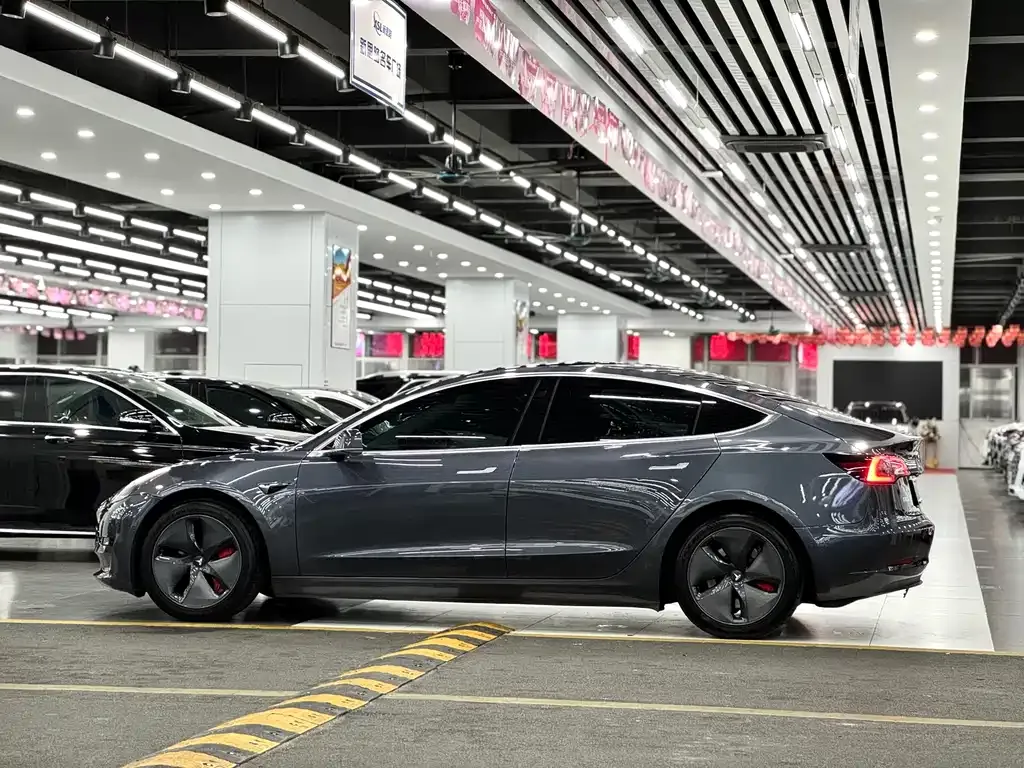 Tesla Model 3 — фото 10