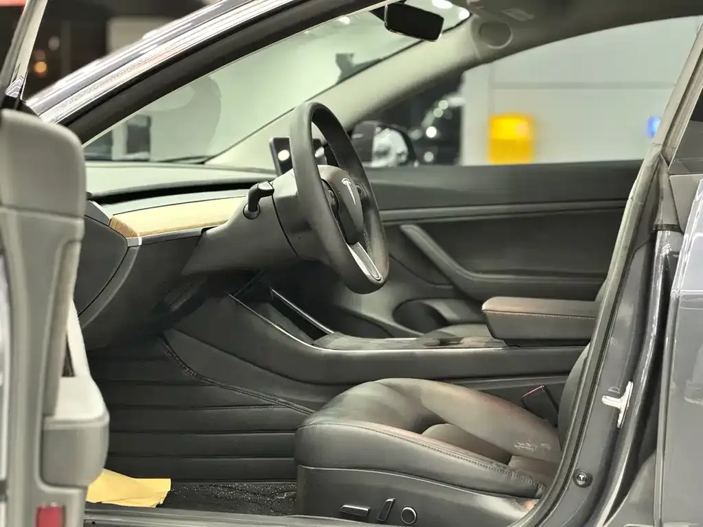 Tesla Model 3 — фото 9