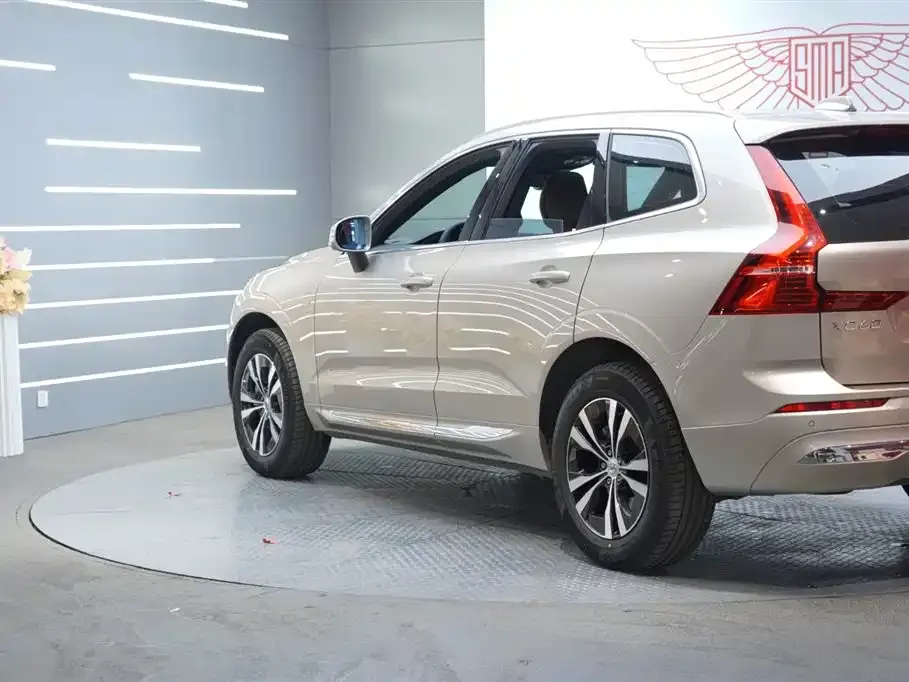 Volvo XC60 — фото 10