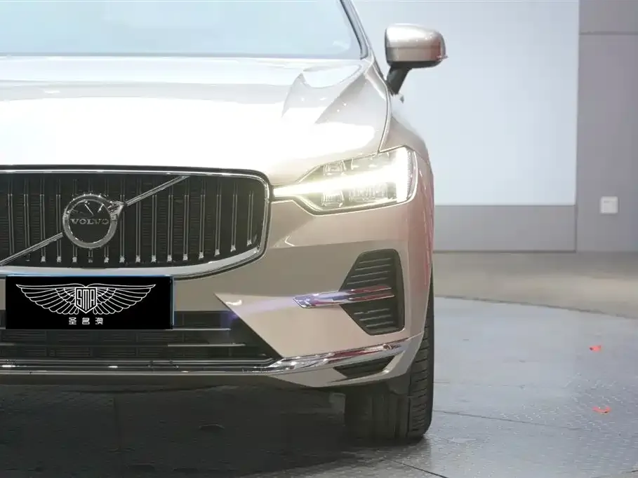 Volvo XC60 — фото 9
