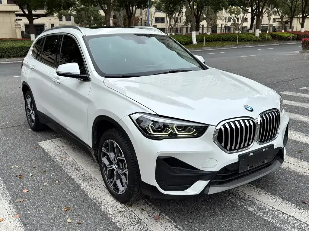 BMW X1 — фото 8