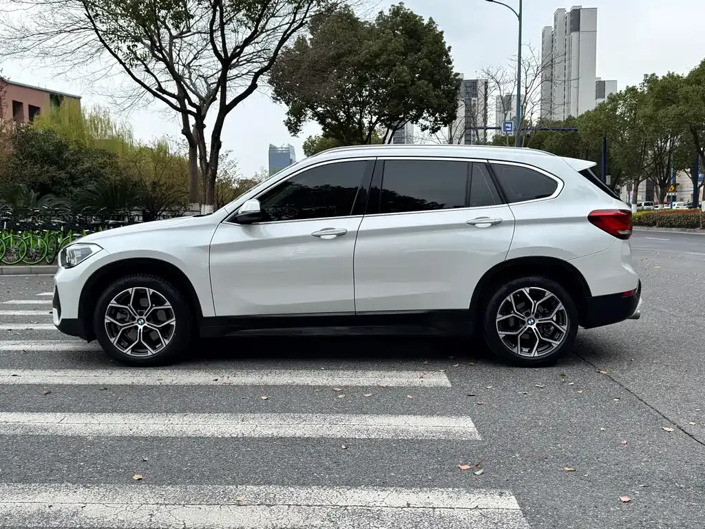 BMW X1 — фото 9