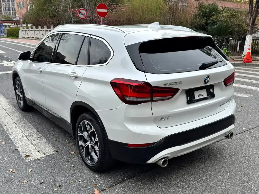 BMW X1 — фото 10