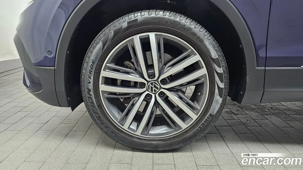 Volkswagen Tiguan — фото 10