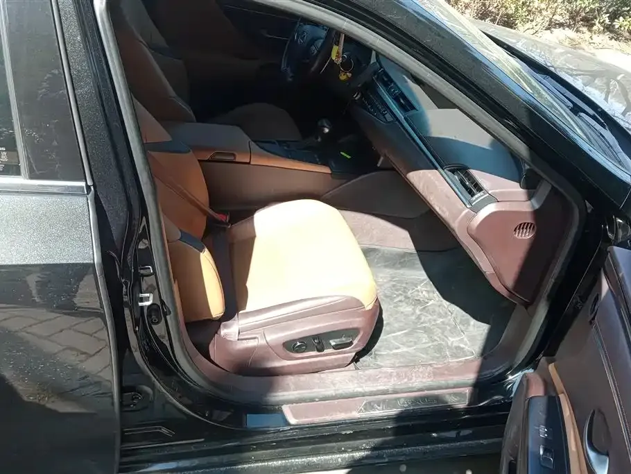 Lexus ES 2021 из CN, фото 2