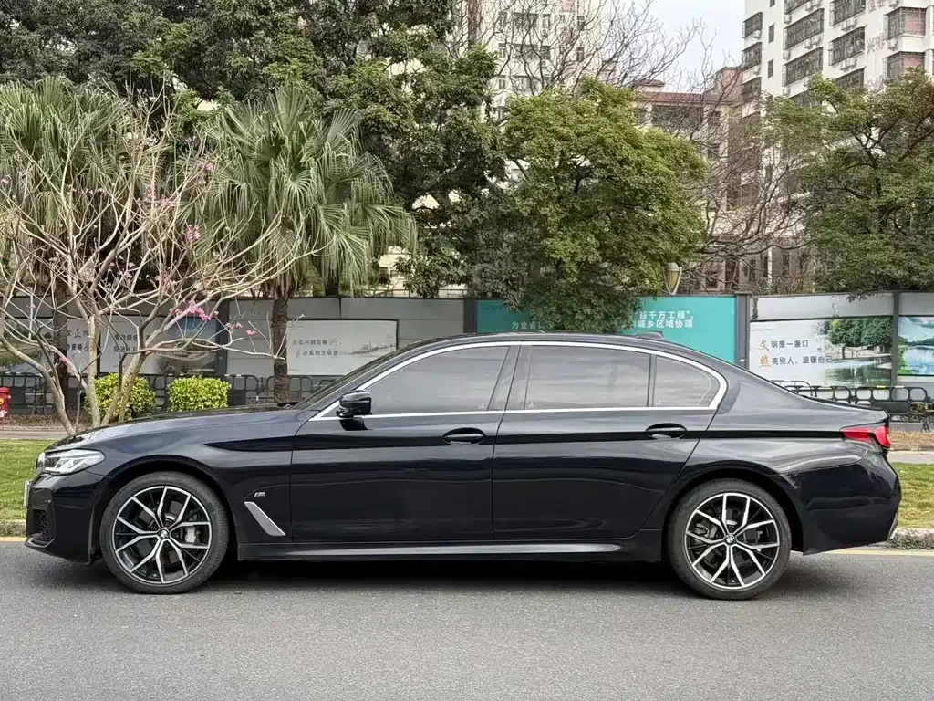 BMW 5 Series — фото 10