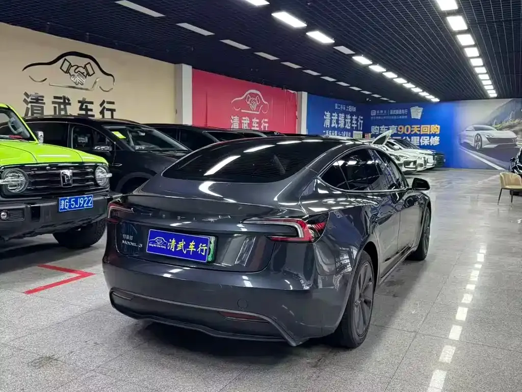 Tesla Model 3 — фото 10