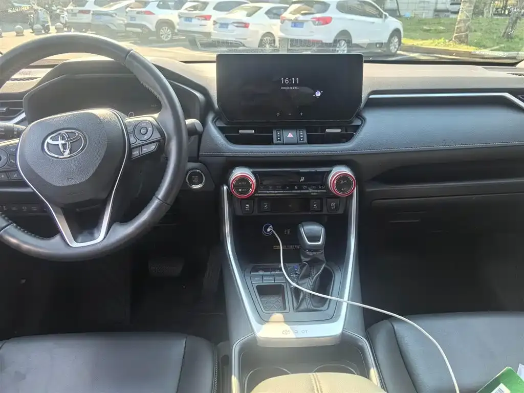 Toyota RAV4 — фото 3