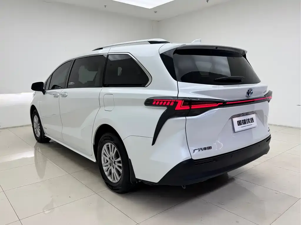 Toyota Sienna 2022 из CN, фото 3