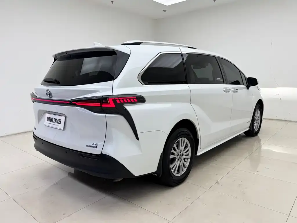 Toyota Sienna 2022 из CN, фото 5