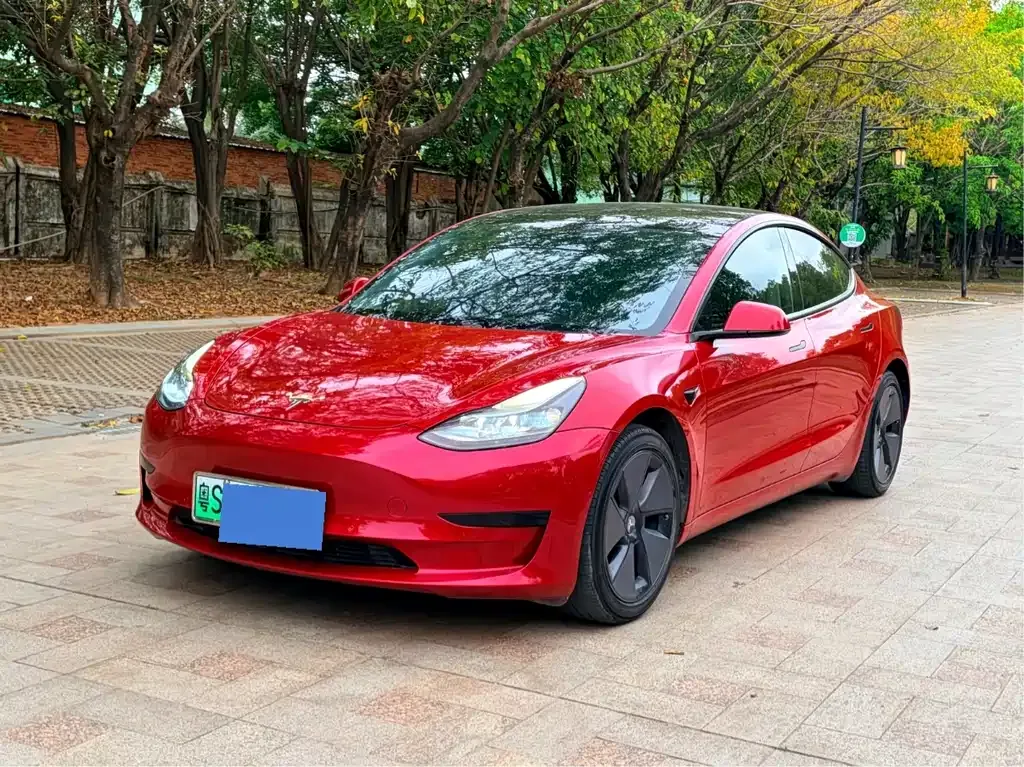 Tesla Model 3 — фото 1