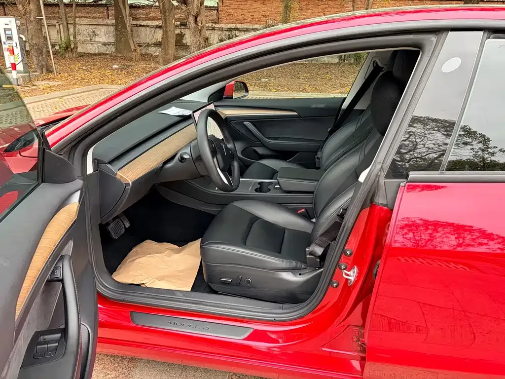 Tesla Model 3 — фото 2