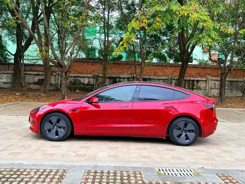 Tesla Model 3 — фото 4