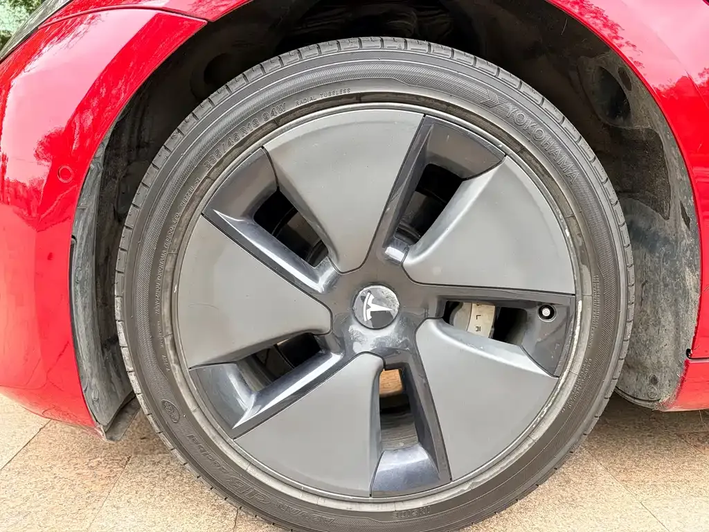 Tesla Model 3 — фото 5