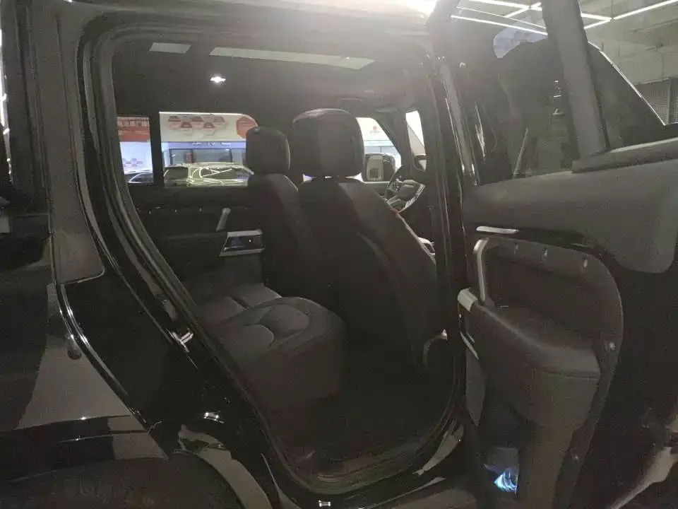 Land Rover Defender — фото 10