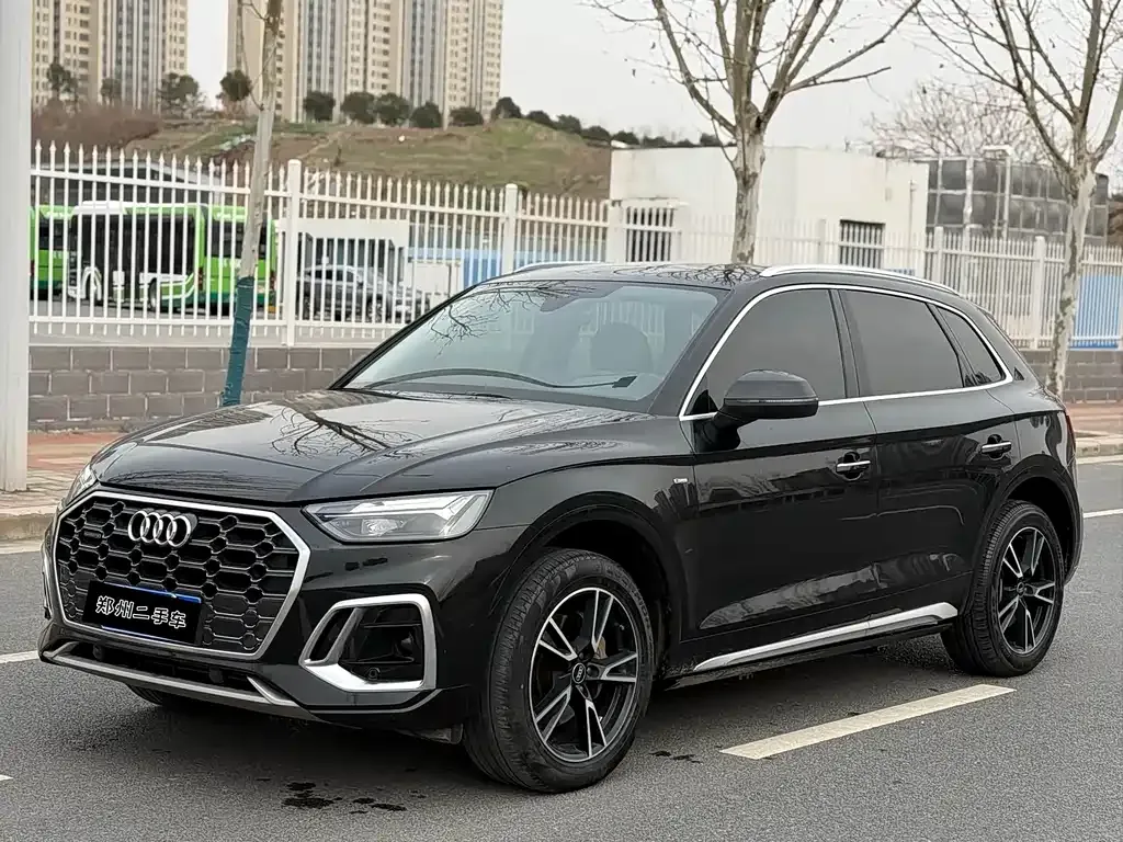 Audi Q5L — фото 1