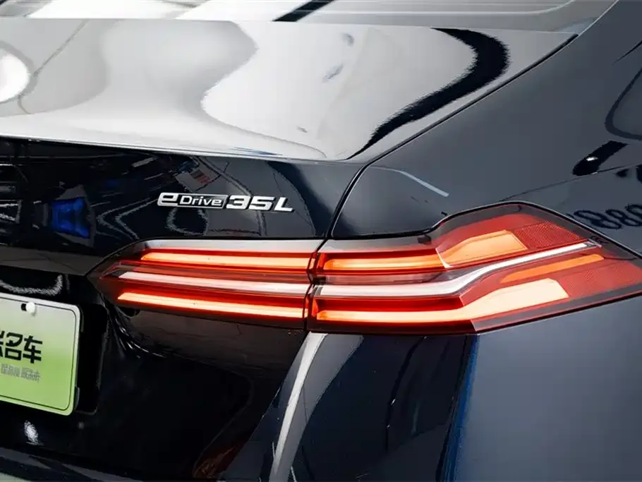 BMW i5 — фото 3