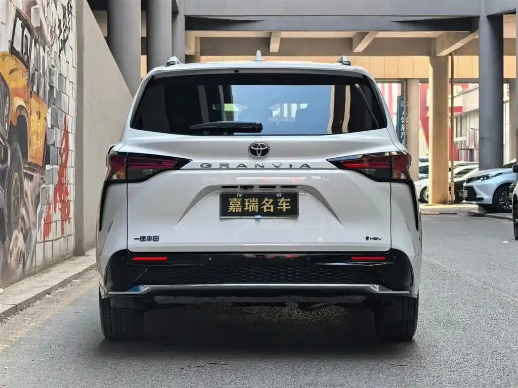 Toyota Granvia 2024 из CN, фото 10