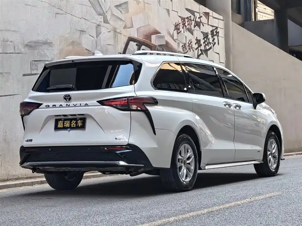 Toyota Granvia 2024 из CN, фото 7