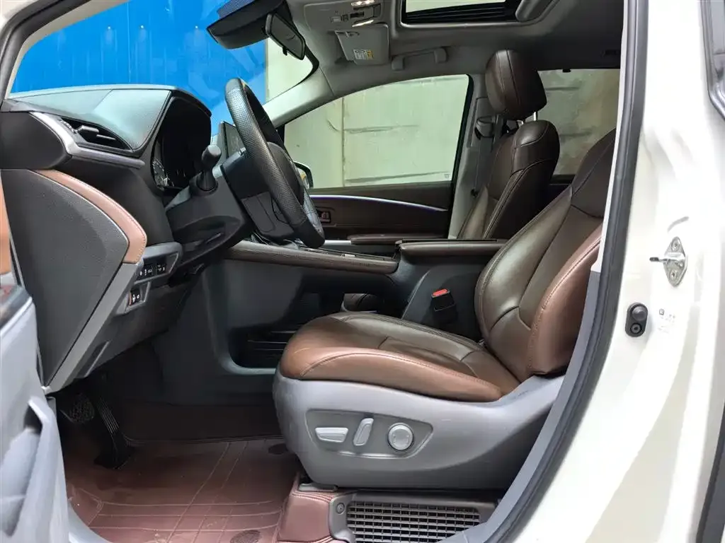 Toyota Granvia 2024 из CN, фото 3