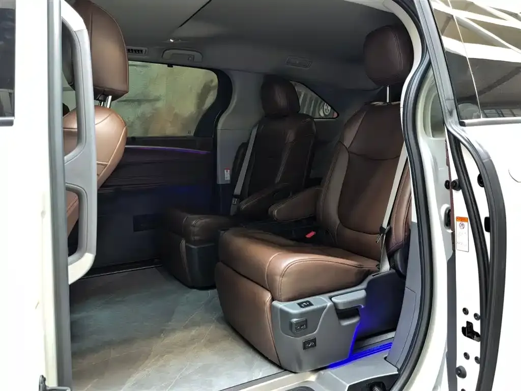 Toyota Granvia 2024 из CN, фото 5