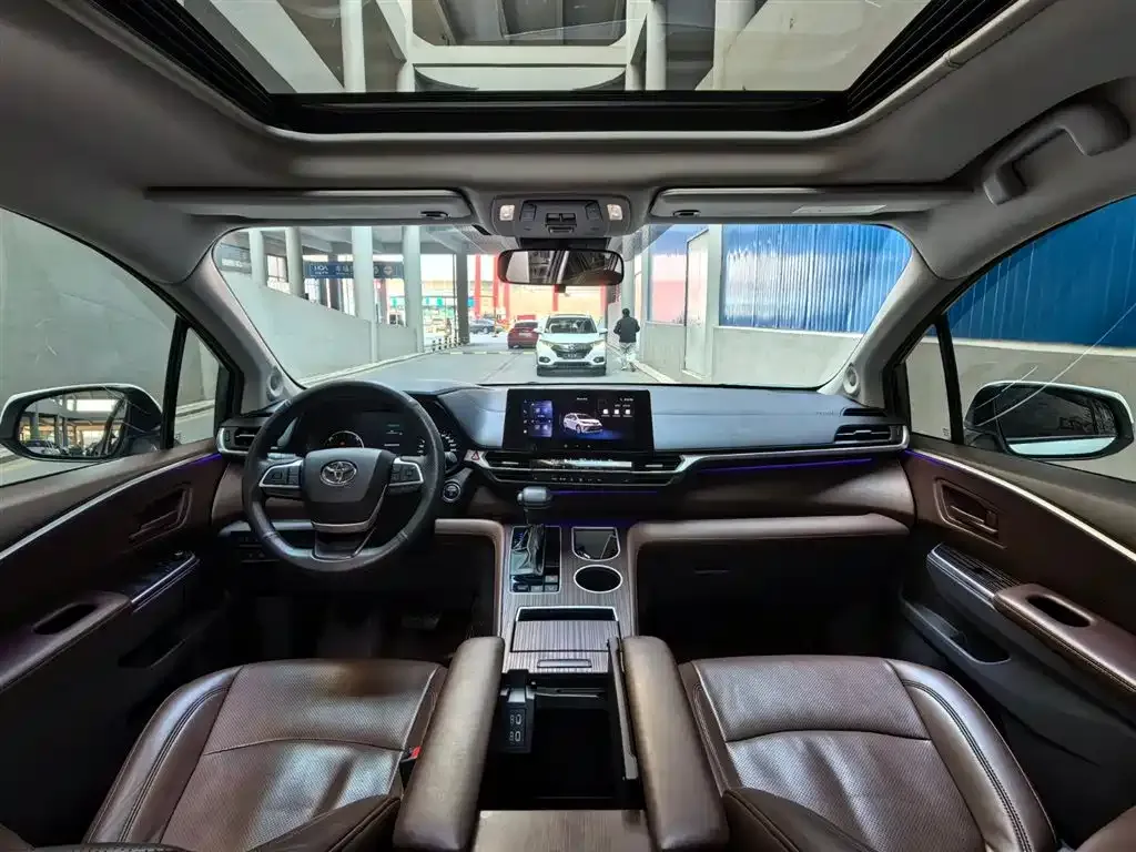 Toyota Granvia 2024 из CN, фото 4