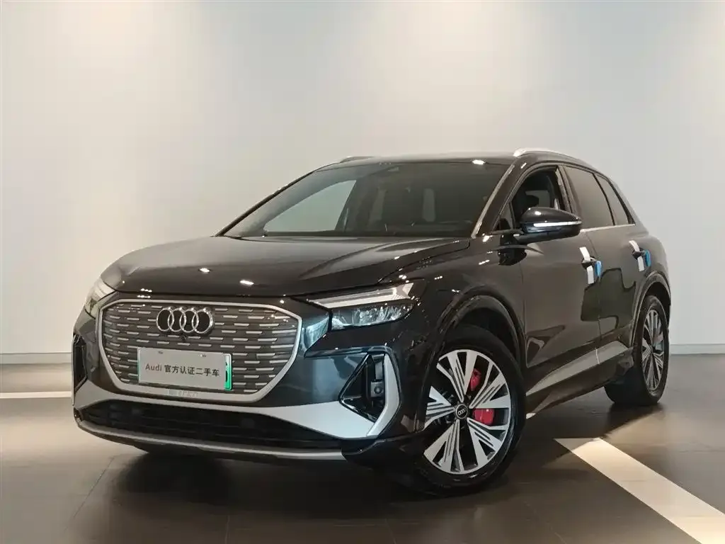 Audi Q4 e-tron — фото 1