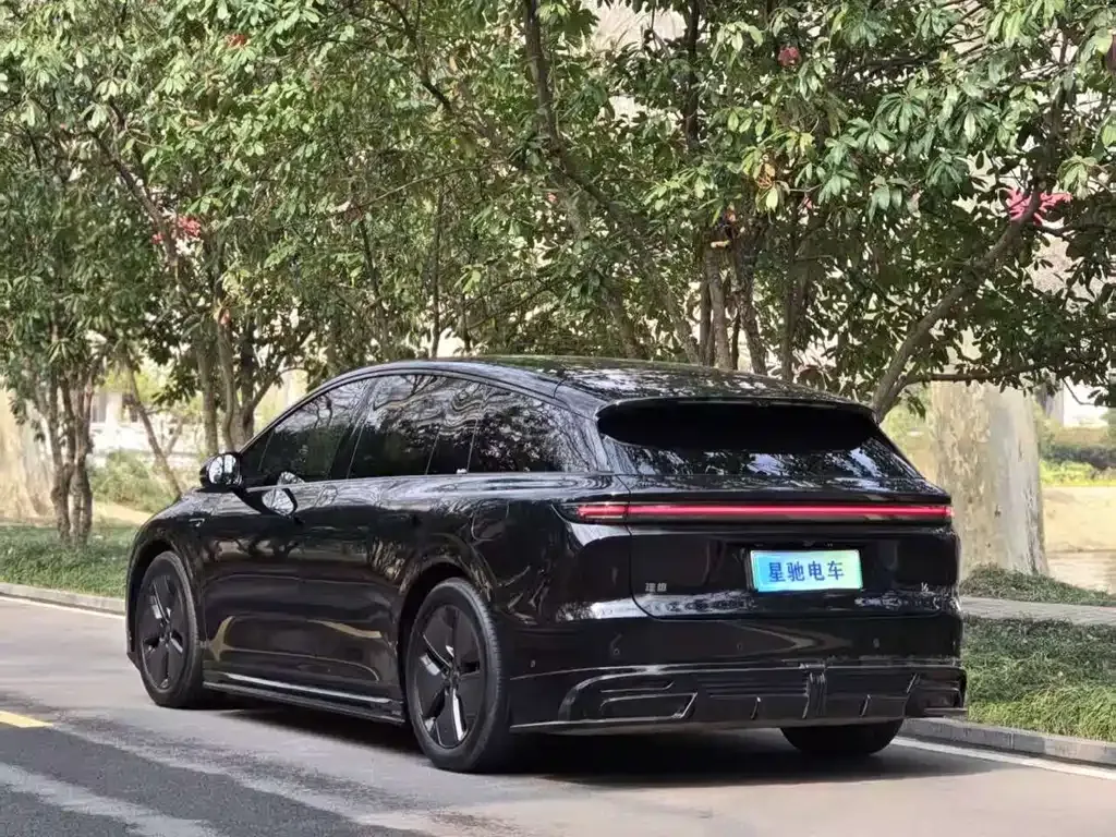 Li Auto i6 — фото 10