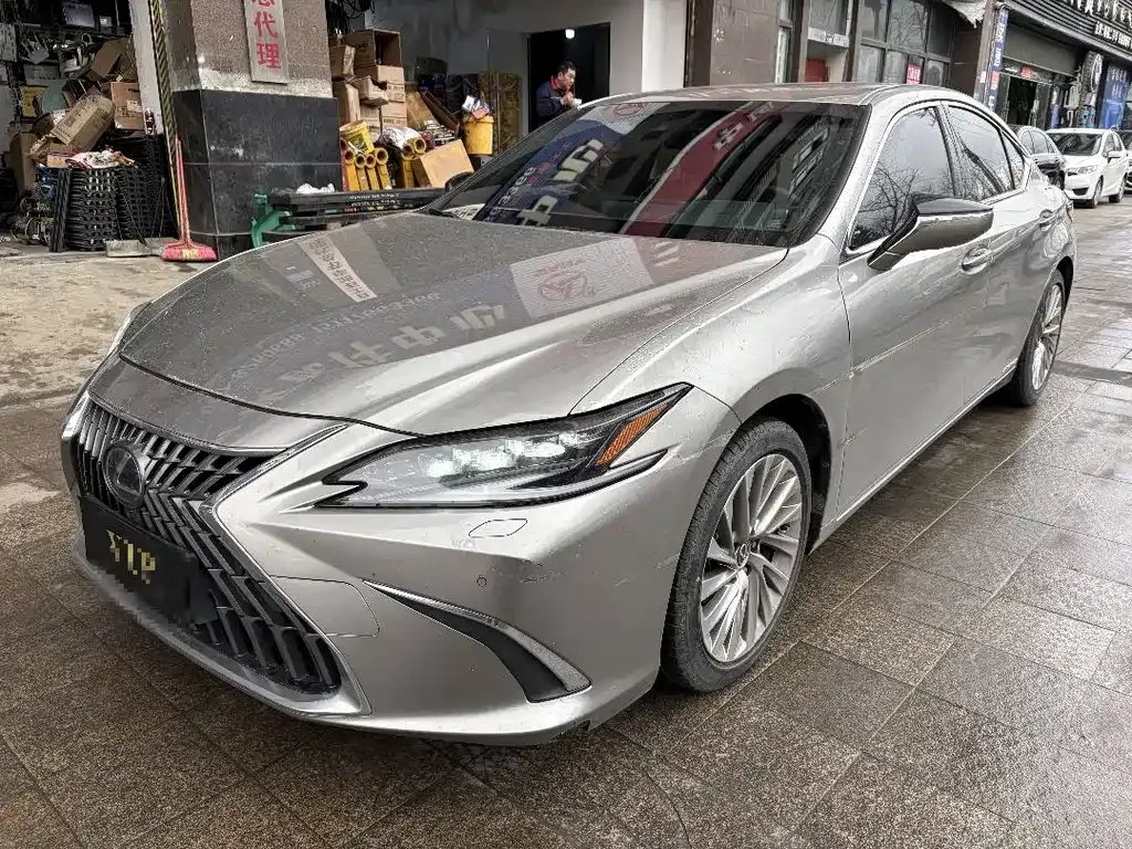 Lexus ES — фото 1
