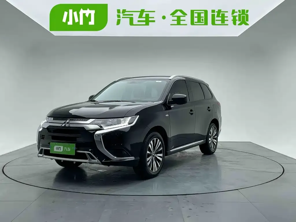 Mitsubishi Outlander — фото 1