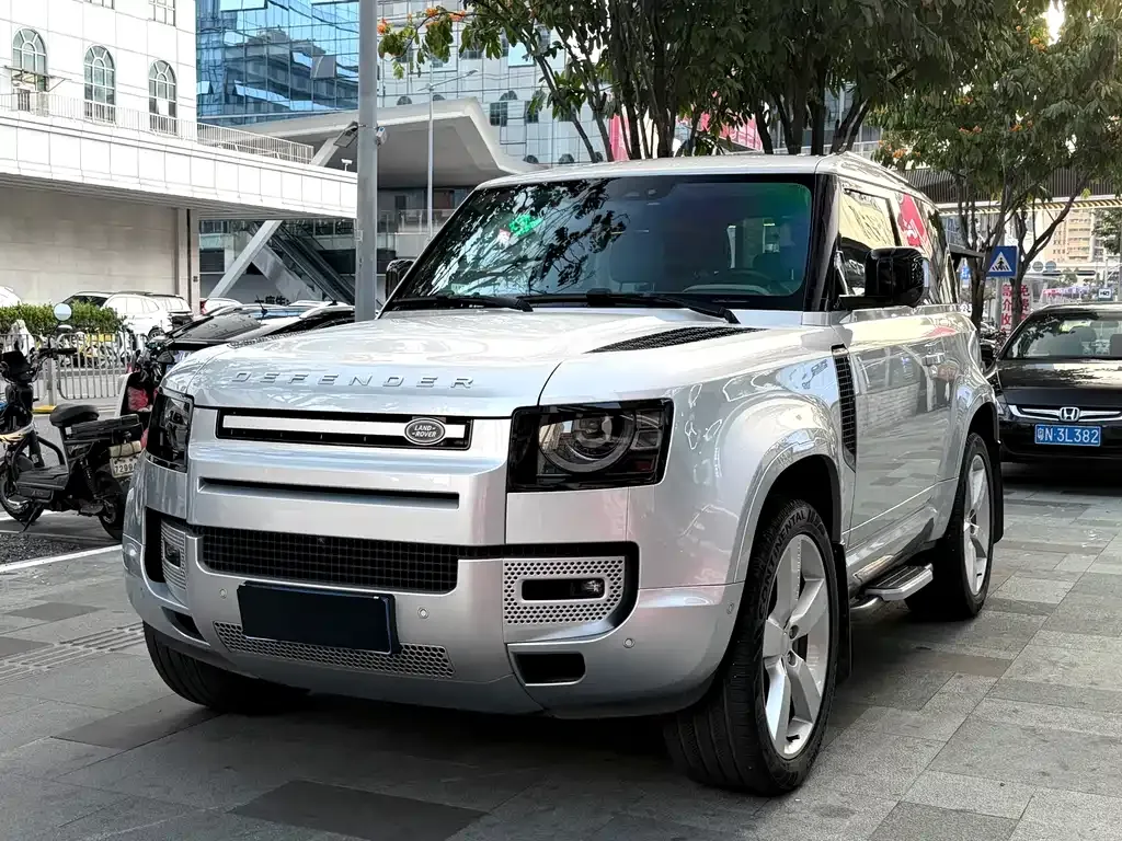Land Rover Defender — фото 1