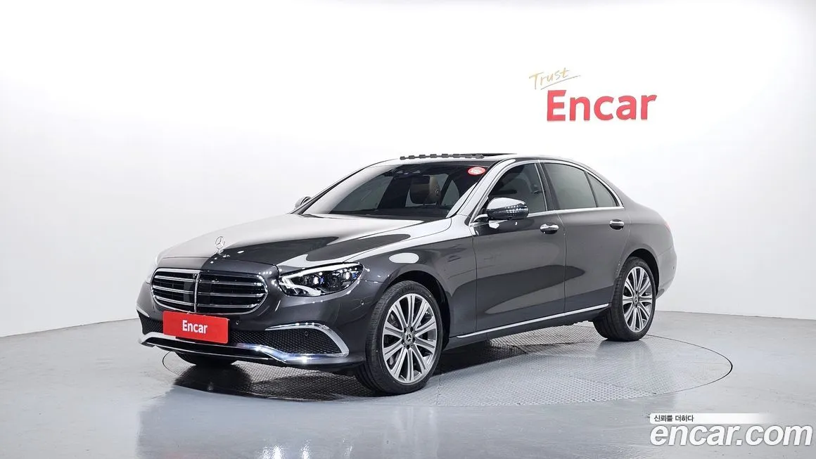 Mercedes-Benz E-Class — фото 1