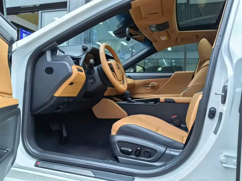 Lexus ES 2025 из CN, фото 2