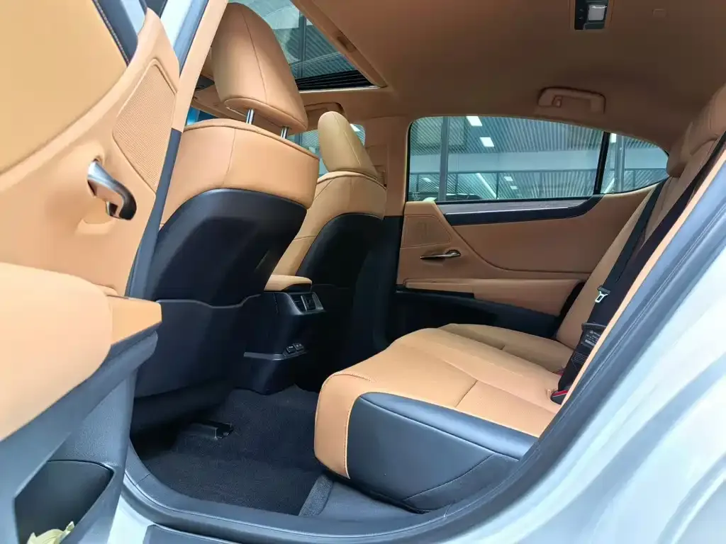 Lexus ES 2025 из CN, фото 4