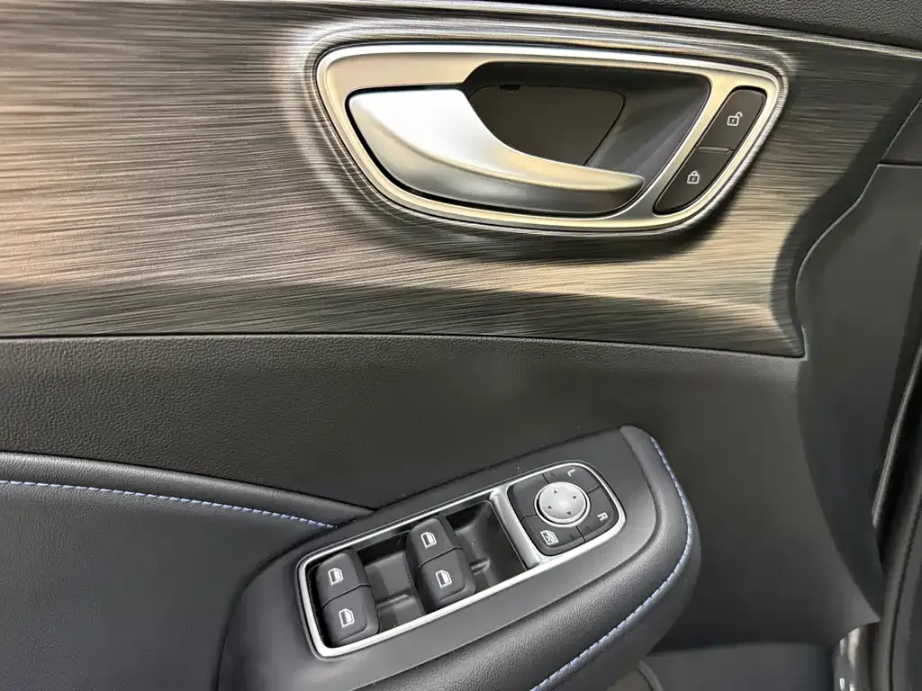 Roewe RX5 2026 из CN, фото 8