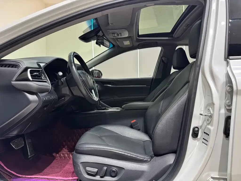 Toyota Camry 2021 из CN, фото 7