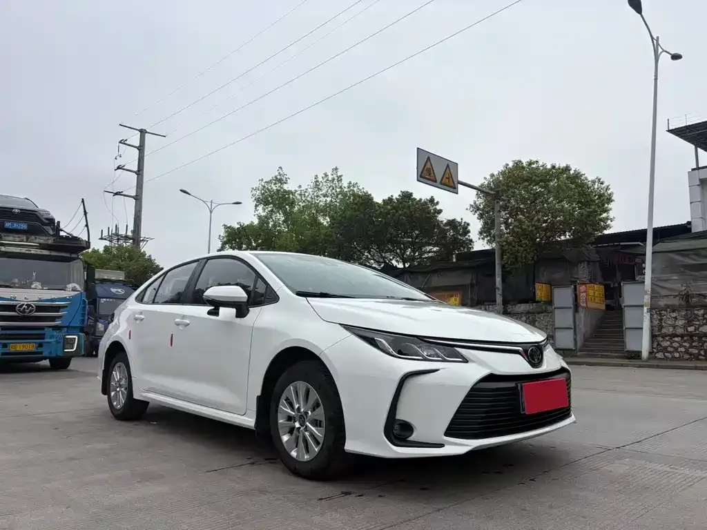 Toyota Corolla 2024 из CN, фото 1