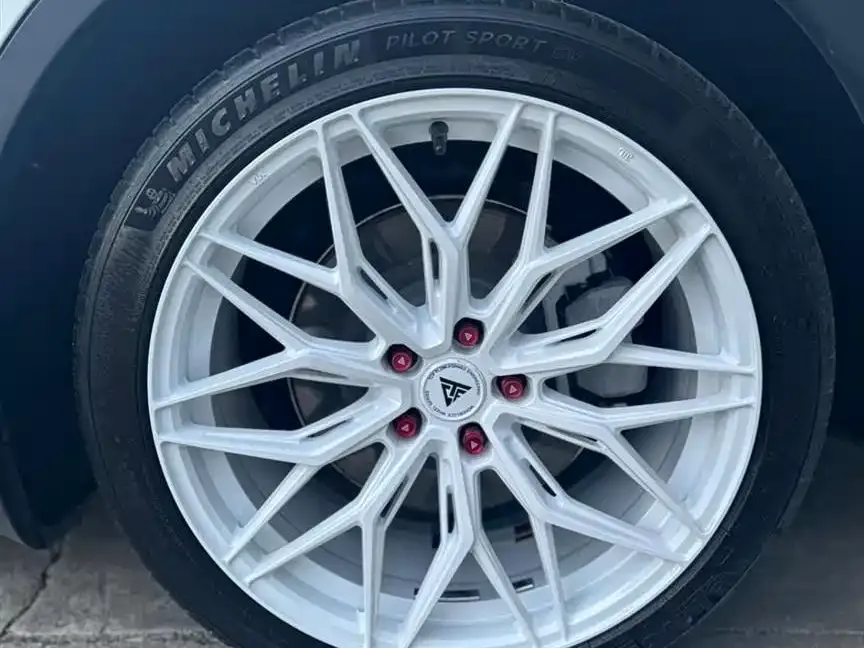 Tesla Model Y — фото 5