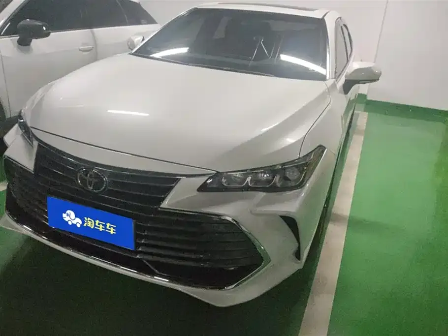 Toyota Avalon — фото 1