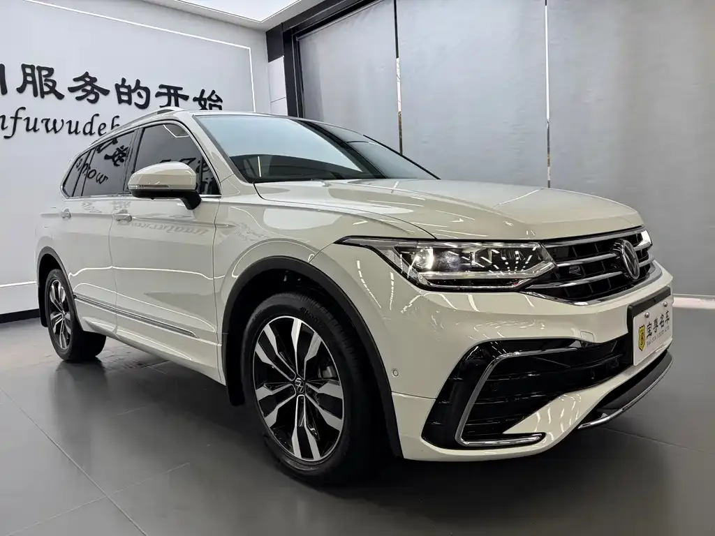 Volkswagen Tiguan L — фото 2