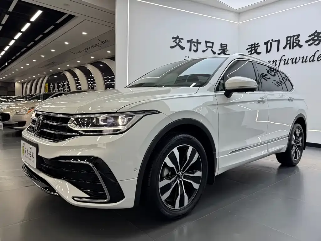Volkswagen Tiguan L — фото 6