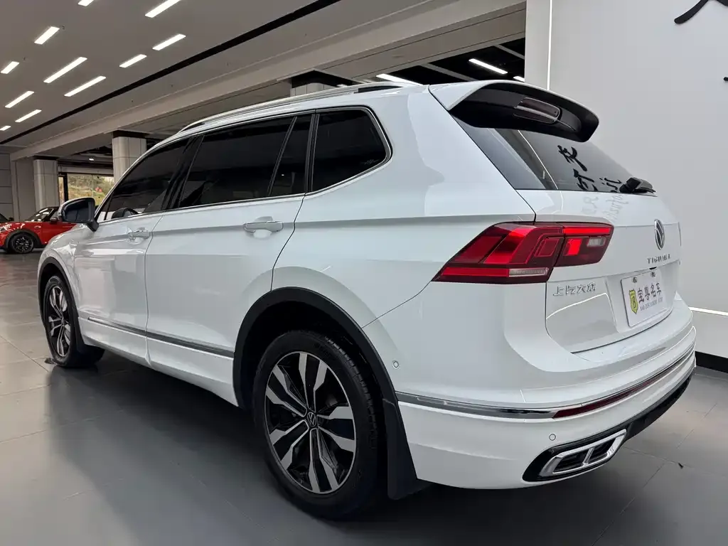 Volkswagen Tiguan L — фото 5
