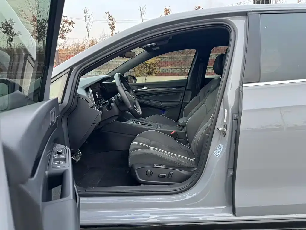 Volkswagen Golf 2021 из CN, фото 5