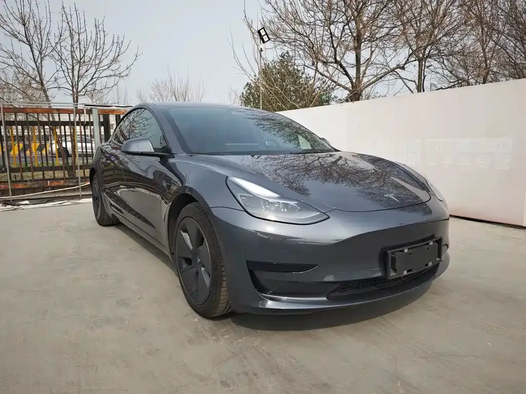 Tesla Model 3 — фото 9
