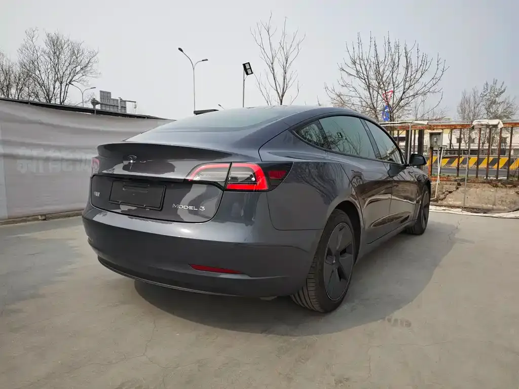 Tesla Model 3 — фото 5