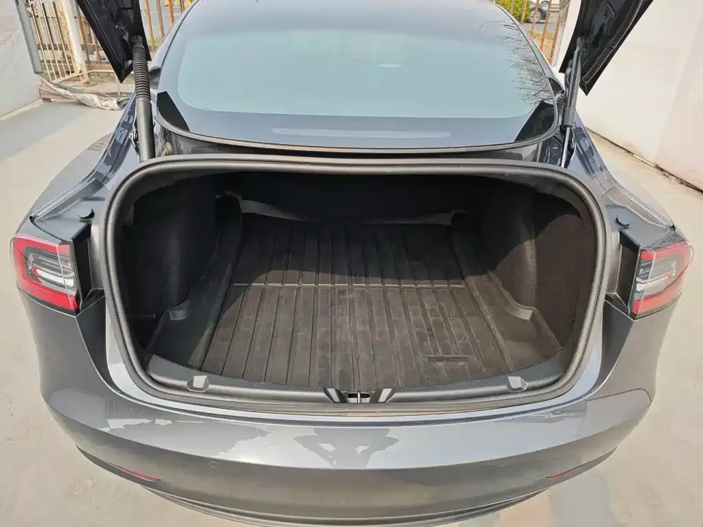 Tesla Model 3 — фото 3