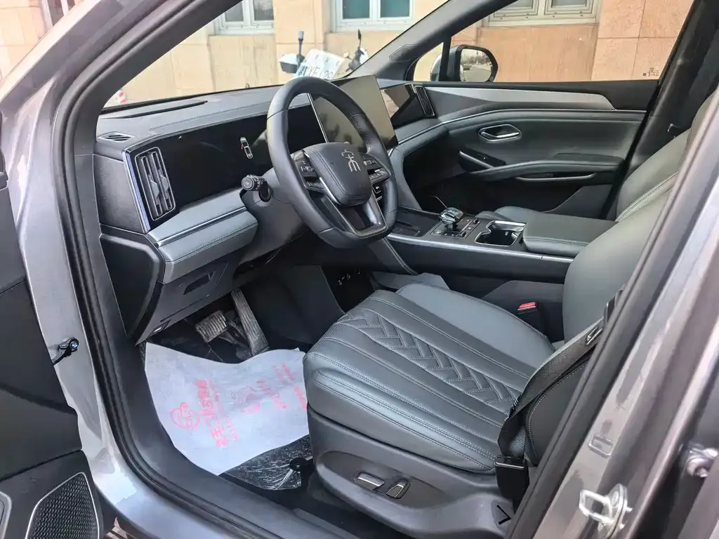 BYD L DM-i — фото 3